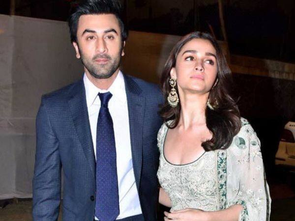 सब जानते हैं कि इन दिनों आलिया भट्ट, रणबीर कपूर (Ranbir Kapoor)  के साथ रिलेशनशिप में हैं और फैंस इस जोड़ी को जल्द ही शादी के बंधन में बंधे देखना चाहते हैं, लेकिन क्या आप जानते हैं कि आलिया रणबीर को  सबसे अच्छा किसर (Best Kisser) नहीं मानतीं और इस बात का खुलासा खुद आलिया ने अपने एक  इंटरव्यू में किया था.