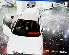 नाशिकमध्ये भाजप नगरसेविकेच्या पतीचा उन्माद; इनोव्हा गाडी महापालिका रुग्णालयात घुसवत धिंगाणा