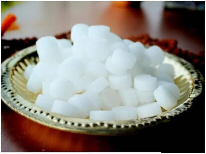 Camphor Side-Effects: Here is how camphor can have side-effects for your health Camphor Side-Effects: जानिए इस तरह कपूर का इस्तेमाल आपकी सेहत को पहुंचा सकता है नुकसान