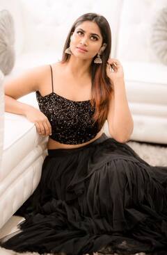 Shivani Narayanan Pics: ‘அழகூரில் பூத்தவளே...எனை அடியோடு சாய்த்தவளே...!’
