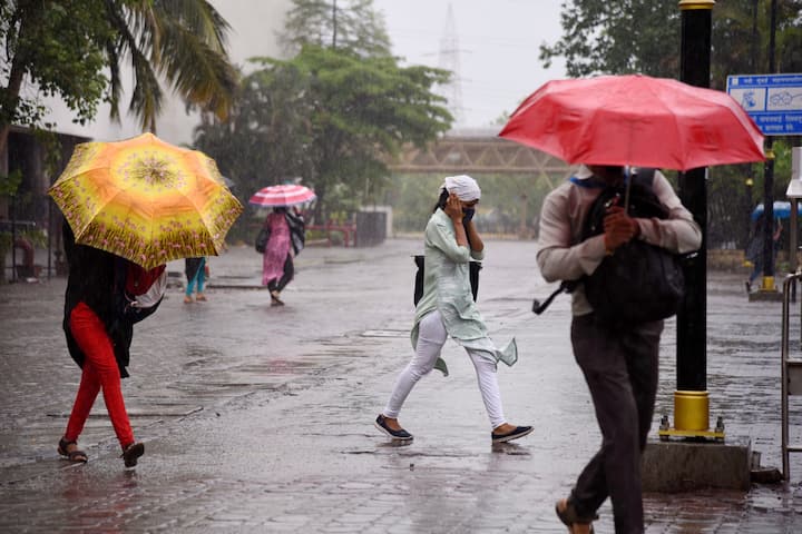 আজ সকালেই কলকাতা আমদাবাদে নিয়ে যাওয়া হয়েছে জাতীয় বিপর্যয় মোকাবিলা বাহিনীকে।ছবি সৌজন্যে- পিটিআই