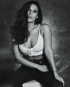 Krishna Shroff अपने भाई Tiger Shroff को फिटनेस में देती हैं जमकर टक्कर, कई बार अपने 6 पैक एब्स को किया फ्लॉन्ट