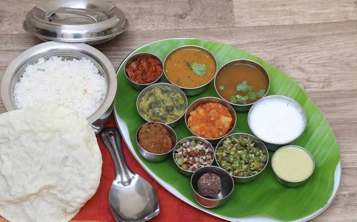 તળેલો ખોરાક ના ખાઓ...... કેટલાક રિપોર્ટ્સ અનુસાર, દર્દીઓનો ઇલાજ ચાલી રહ્યો હોય તે સમયે તળેલા ખાવાનાથી શરીરને મોટુ નુકશાન થાય છે, કોરોના દર્દીઓને પણ આ નુકશાનકારક છે. આ ઇમ્યૂનિટીને કમજોર કરે છે, આ બૈડ કૉલેસ્ટ્રૉલને વધારે છે, જેના કારણે હ્રદય સંબંધિત બિમારીઓ થઇ શકે છે.
