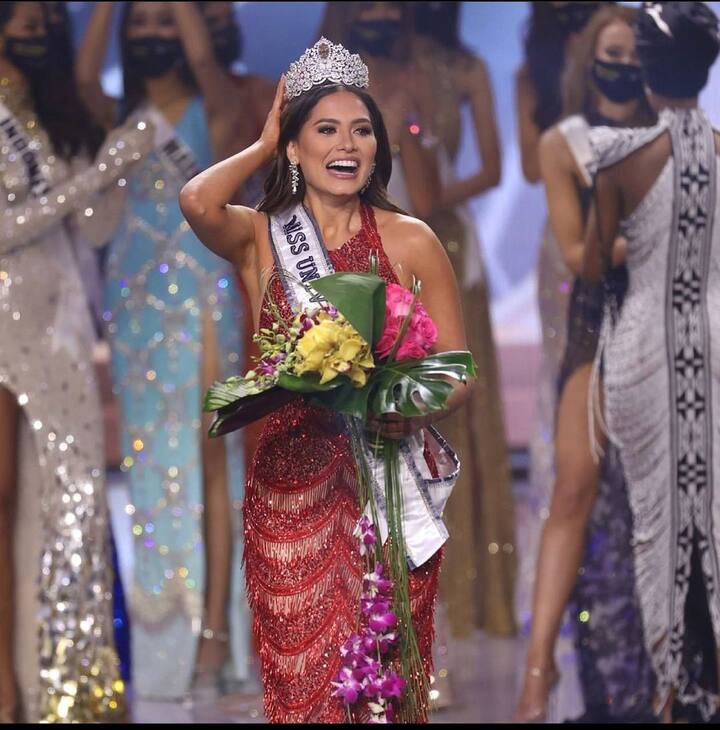 अन्ड्रिया मेझा ही चिहुआहुआ टुरिझमची ब्रॅंड अॅम्बेसिडर आहे. तसेच ती सॉफ्टवेअर इंजिनिअर आहे.