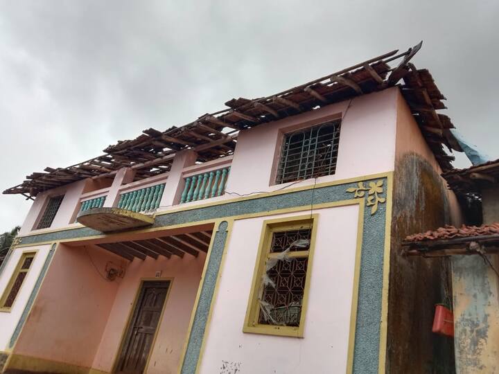 रायगड जिल्ह्यातील एकूण 2 हजार 263 कुटुंबांचे मिळून एकूण 8 हजार 383 व्यक्तींचे सुरक्षित ठिकाणी स्थलांतर करण्यात आले आहे.