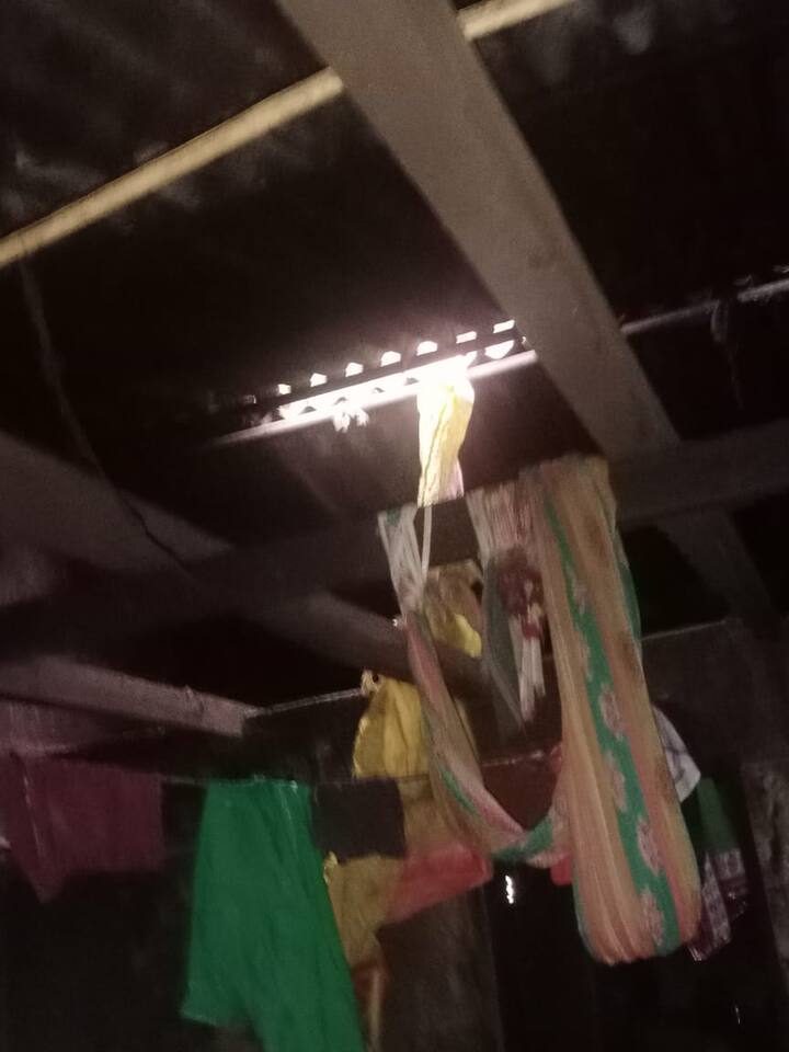 तोक्ते चक्रीवादळाचा प्रभाव रायगड जिल्ह्यातील समुद्रकिनाऱ्यावर मध्यरात्रीनंतर जाणवू लागला.