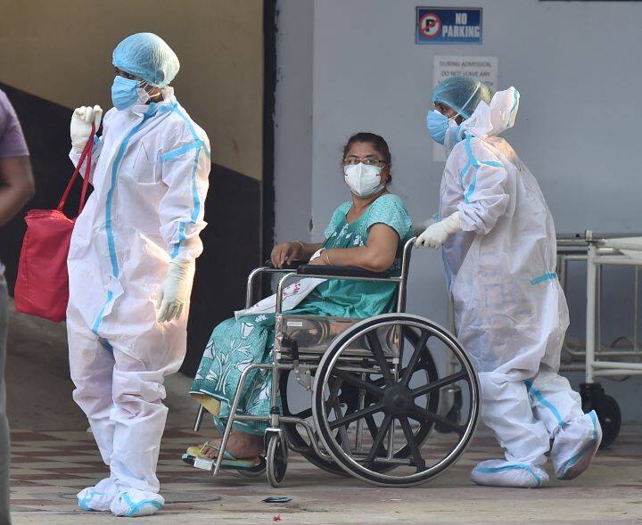 India Sees Lowest Rise In 26 Days, Records 2.81 Lakh New Covid Infections; Death Tolls Remains Over 4000 India Records 2.81 Lakh New Covid Cases, Lowest Rise After 26 Days; Death Toll Remains Over 4000