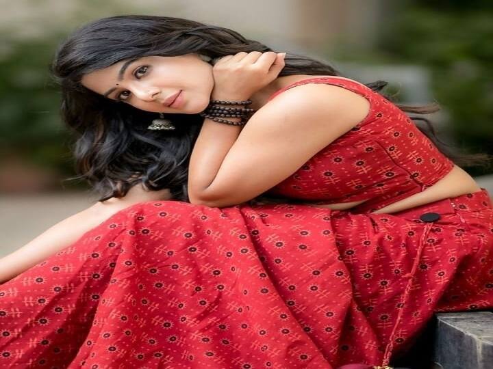 புவி மயங்கும் இந்த பவியை பாருங்கள்