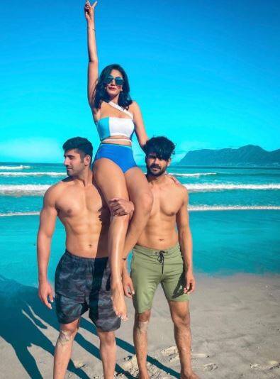 In a new photo shared by Varun Sood, fans are getting a whole ‘Baywatch’ vibe as he and Vishal Aditya Singh lifts their fellow contestant Sana Makbul on their shoulders. [pic credit: Instagram/Varun Sood]