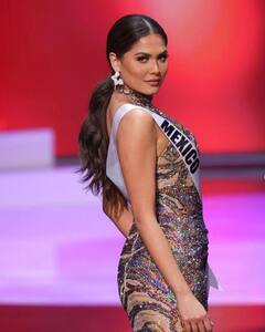 जानिए कौन हैं Miss Universe 2020 Andrea Meza? सॉफ्वेयर इंजीनियर से मॉडल तक का पूरा सफर