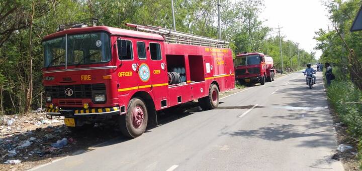 ਪਤਾ ਲੱਗਦਿਆਂ ਹੀ ਸਥਾਨਕ ਲੋਕ ਤੇ ਪ੍ਰਸ਼ਾਸਨ ਦੇ ਅਧਿਕਾਰੀ ਅੱਗ ਬੁਝਾਉਣ 'ਚ ਜੁੱਟ ਗਏ। (Photo Credit:- Meharban Singh)