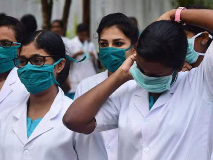 500 nurses from Kerala stranded in UAE due to fraud promising of job नौकरी के लिए UAE गईं केरल की 500 नर्स कथित तौर पर हुईं ठगी का शिकार, सीएम विजयन को लिखा पत्र