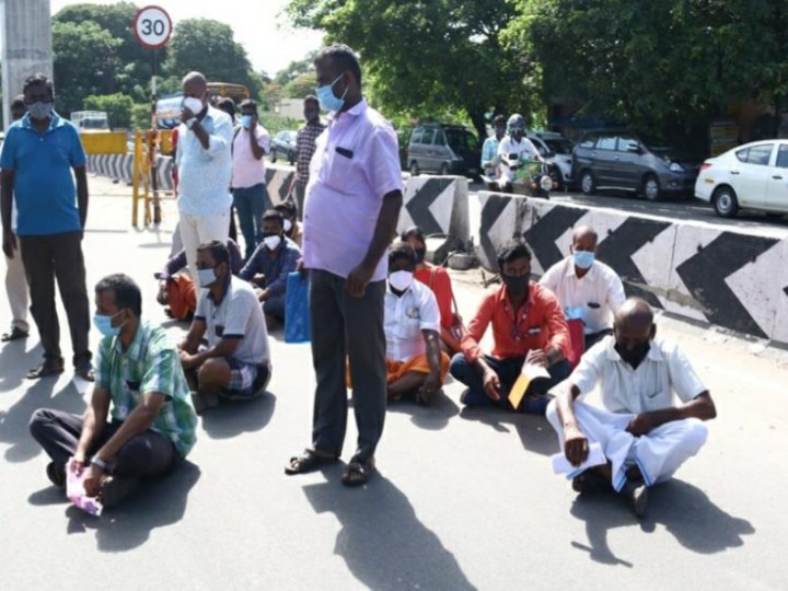 கோவையில் ரெம்டெசிவிர் விற்பனை நிறுத்தம்; நோயாளிகளின் உறவினர்கள் சாலை மறியல்