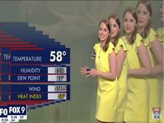 लाइव एंकरिंग के दौरान स्क्रीन पर दिखी कई इमेज, इसके बाद ऐसा क्या हुआ कि वायरल हो गया वीडियो