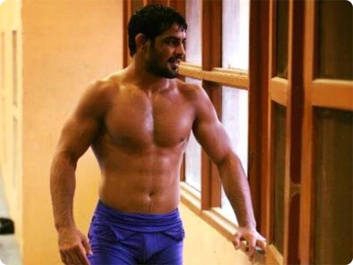 Case relating to killing of Sagar Rana at Chhatrasal Stadium reward of Rs 1 Lakh on info leading to arrest of wrestler Sushil Kumar छत्रसाल स्टेडियम केस: सुशील कुमार की सूचना देने वालों को एक लाख रुपये का इनाम देगी दिल्ली पुलिस