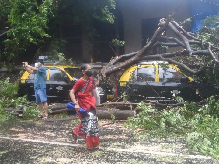 Cyclone Tauktae: महाराष्ट्र के कई इलाकों में भारी बारिश, रात 8 बजे तक गुजरात से टकरा सकता है चक्रवात ताउते | देखें तस्वीरें