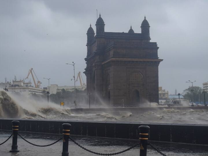 Cyclone Tauktae: महाराष्ट्र के कई इलाकों में भारी बारिश, रात 8 बजे तक गुजरात से टकरा सकता है चक्रवात ताउते | देखें तस्वीरें