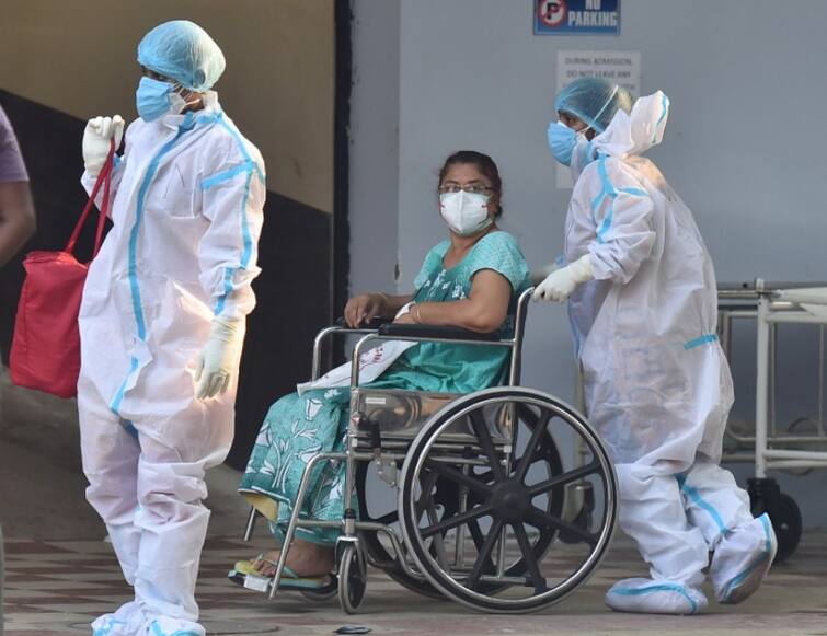 Coronavirus Cases India Updates 18 May 2021 COVID-19 Death 4329 Cases Last 24 Hours Coronavirus India Cases : दिलासादायक! देशात नव्या कोरोनाबाधितांच्या संख्येत घट, गेल्या 24 तासांत 2 लाख 63 हजार 533 रुग्णांची नोंद