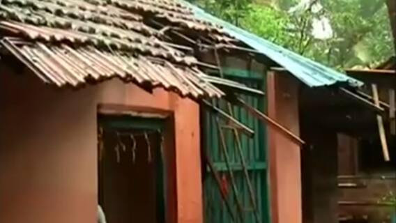 Cyclone Tauktae | घाटकोपर में लोकल ट्रेन पर गिरा पेड़, महाराष्ट्र के कई इलाकों में असर | सीधे फील्ड से