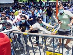 नारदा स्टिंग केस: TMC के नेताओं की गिरफ्तारी, CBI दफ्तर के बाहर हंगामा, पुलिस का लाठीचार्ज | जानें अब तक क्या-क्या हुआ