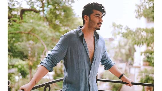 बहुत कम हिट फिल्में देने वाले अर्जुन कपूर का घर है बेहद आलीशान, यहां देखिए Inside Photos