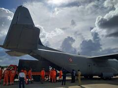 Cyclone Tauktae Photos: கரையைக் கடக்கும் நிலையில் தாக்டே -  தயார் நிலையில் விமானப்படை