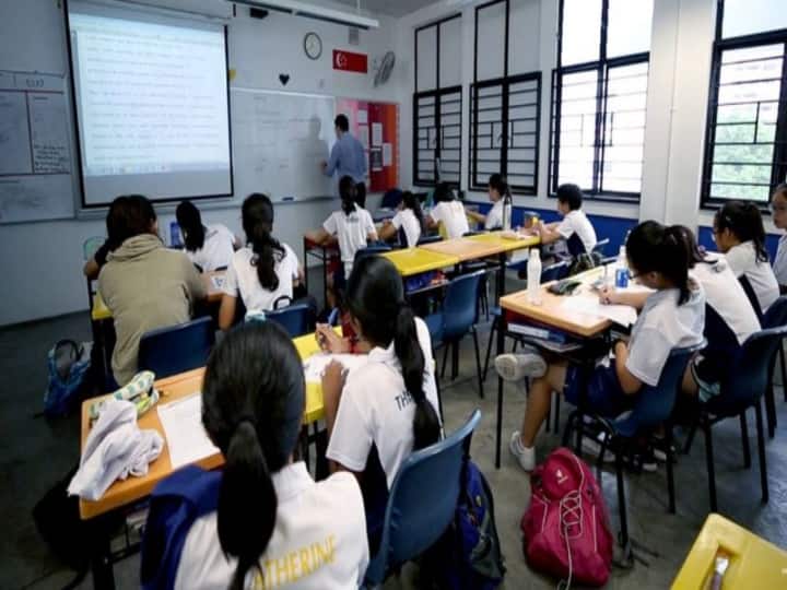 Singapore shuts its schools again due to increased risk of virus spread from Indian variant இந்திய வகை கொரோனா பரவலா? பள்ளிகளை மூடுகிறது சிங்கப்பூர் அரசு..