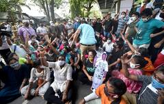 Narada Scam Updates নারদ-মামলায় তৃণমূলের তিন নেতা-মন্ত্রীর গ্রেফতারি ঘিরে ধুন্ধুমার