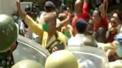 West Bengal : कोलकाता CBI कार्यालयावर दगडफेक, ममता सरकारचे दोन मंत्री आणि आमदाराला CBIची अटक