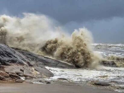 Cyclone Tauktae 100 teams of ndrf deployed air force navy and coastguard on Red Alerts ঘূর্ণিঝড় তওতে-র মোকাবিলায় মোতায়েন এনডিআরএফের ১০০ দল, প্রস্তুত বায়ুসেনা, নৌবাহিনী ও উপকূলরক্ষী বাহিনীও