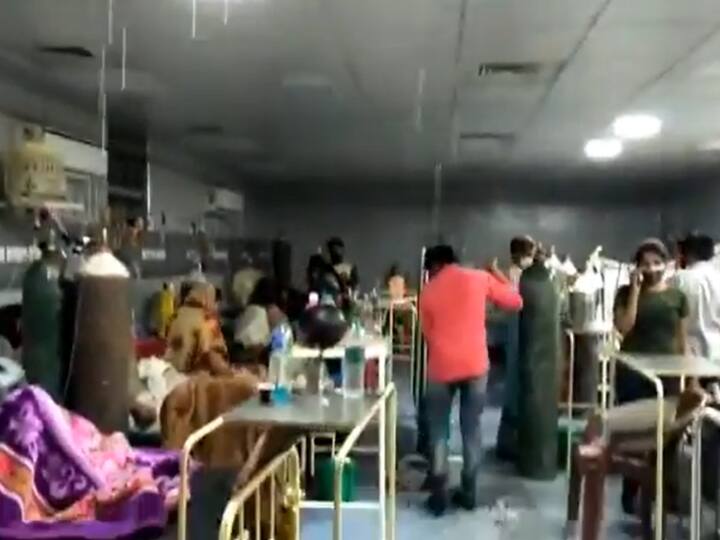 Rainwater Enters Through Ceiling in Newly-built Covid-19 ICU Ward in MP Rajgarh WATCH | Newly-Built Covid ICU Ward Flooded As Ceiling Leaks During Rain In Bhopal
