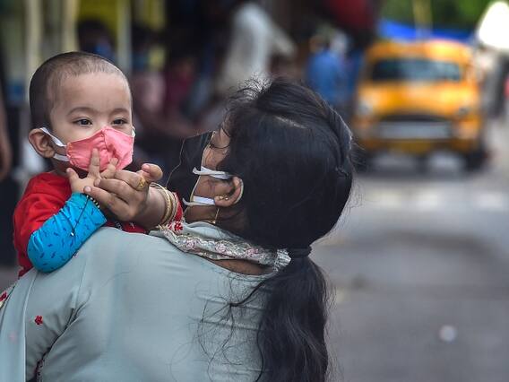 बच्चों पर कोरोना का साया: क्या है कोरोना का सिंगापुर वेरिएंट? कैसे इसकी लहर बरपा सकती है आपके बच्चों पर कहर बच्चों पर कोरोना का साया: क्या है कोरोना का सिंगापुर वेरिएंट? कैसे इसकी लहर बरपा सकती है आपके बच्चों पर कहर