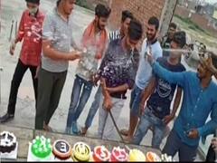 UP: तलवार से 19 केक काटते हुये युवक का वीडियो वायरल, हरकत में आई पुलिस, केस दर्ज