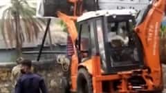 ચોટીલા-જસદણ રોડ પર ભારે પવન ફૂંકાતા અનેક સ્થળે વૃક્ષ ધરાશાયી, જુઓ વીડિયો