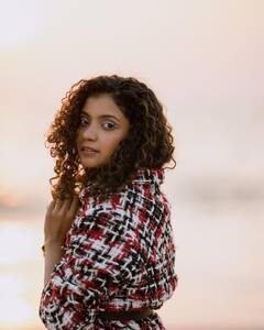 பூ அவிழும் பொழுதில் ஓர் ஆயிரம் கனா - அன்னா பென்