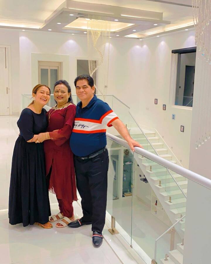 रोहनप्रीत सिंह ने भी अपने सोशल मीडिया पर कक्कड़ फैमिली के इस सेलिब्रेशन की तस्वीरें शेयर कर उन्हें बधाई दी.