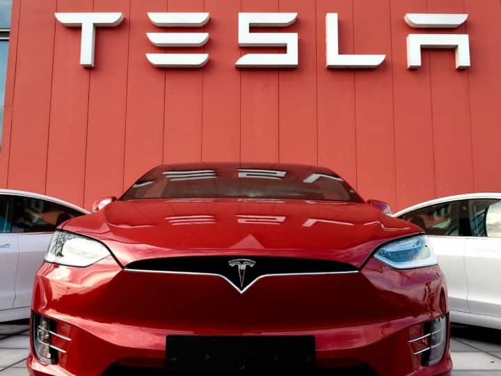 tesla model y testing underway in india will be equipped with these latest features Tesla Car : भारतातील रस्त्यावर धावताना दिसलं Tesla कंपनीचं हे मॉडल, कधी होणार लॉन्च?