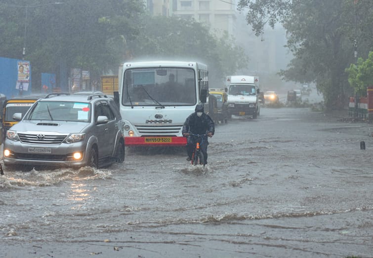 Hyderabad News: water logging in low-lying areas due to heavy rain in Hyderabad, IMD issued rain alert for next three days Hyderabad Rain Update: भारी बारिश से बेहाल हुआ हैदराबाद, निचले इलाको में भरा पानी,  अगले तीन दिन के लिए अलर्ट जारी