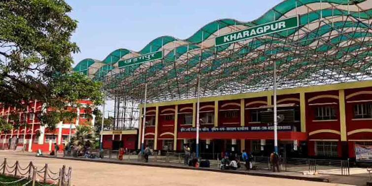 Near Lockdown in Bengal GRP civic volunteers accused of extorting money from passengers at Kharagpur station, complaint lodged Near Lockdown in Bengal: খড়্গপুর স্টেশনে যাত্রীদের ভয় দেখিয়ে টাকা আদায়ের অভিযোগ জিআরপি’র সিভিক ভলান্টিয়ারদের বিরুদ্ধে