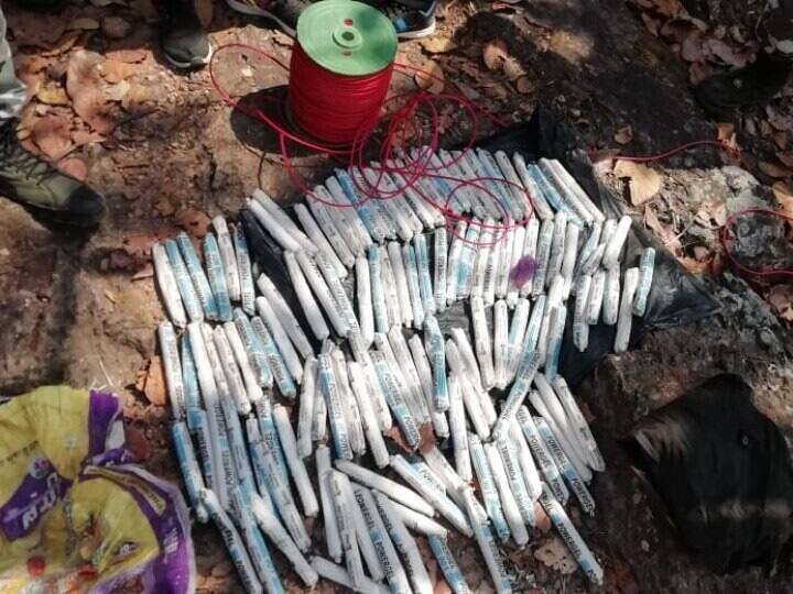 Twelve thousand gelatin and three thousand detonator sticks seized in Bhiwandi; Action by Thane Crime Branch भिवंडीत 12 हजार जिलेटीन व तीन हजार डेटीनेटर कांड्या जप्त; ठाणे गुन्हे शाखेची कारवाई