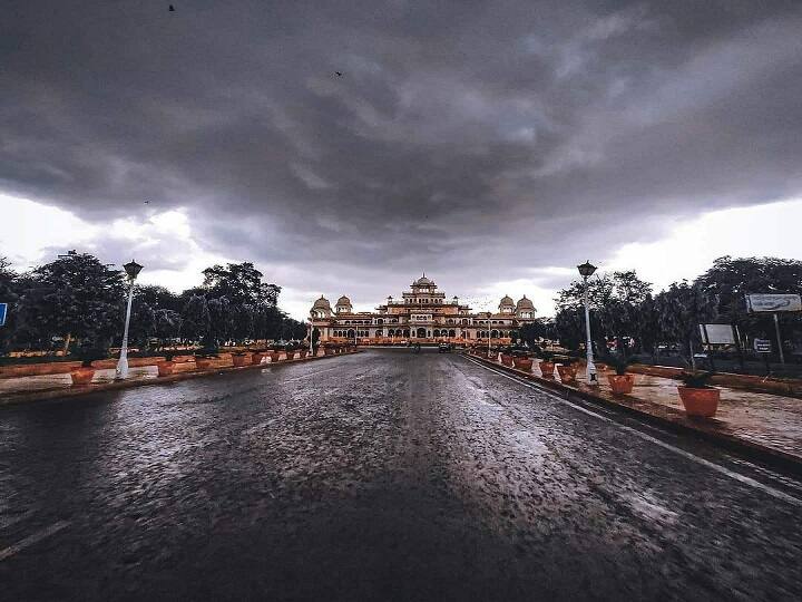 புயல் மேகங்கள் சூழந்த ஜெய்ப்பூர் அரண்மனை