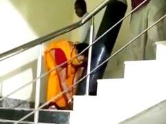 बेटे की जान बचाने के लिए बूढ़ी मां खुद ऑक्सीजन सिलेंडर ढोने को मजबूर, वार्ड बॉय मांगते हैं पैसे