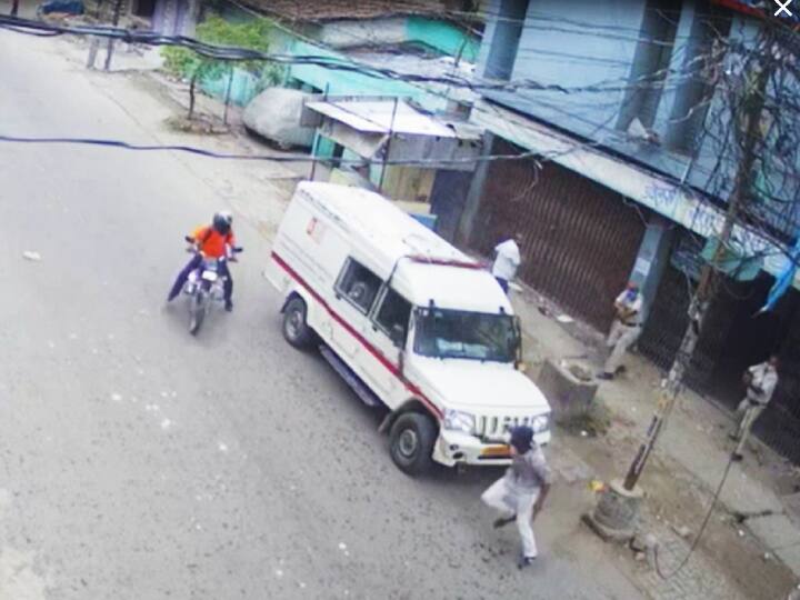 बिहारः मुजफ्फरपुर में 88 लाख रुपये लूटने के लिए ताबड़तोड़ फायरिंग, बाइक से आए थे अपराधी firing in muzaffarpur for robbing 88 lakh rupees from case van by two criminals who came on bike ann बिहारः मुजफ्फरपुर में 88 लाख रुपये लूटने के लिए ताबड़तोड़ फायरिंग, बाइक से आए थे अपराधी