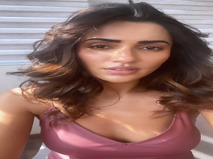 இன்ஸ்டாகிராமில் அடிக்கடி போட்டோஸ் பதிவு செய்பவர் நம்ம ஸ்டைலிஸ் தமிழச்சி