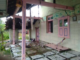 Cyclone Tauktae : નવસારીમાં બે માળનું મકાન થયું ધરાશાયી, અનેક લોકોના ઘરોના છાપરા પણ ઉડ્યા