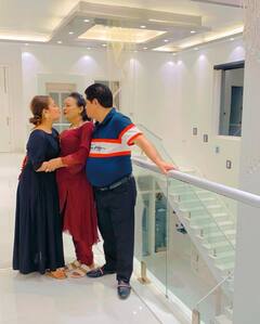 ਨੇਹਾ ਕੱਕੜ ਨੇ ਖਾਸ ਅੰਦਾਜ਼ 'ਚ ਮਨਾਇਆ ਮਾਪਿਆਂ ਦੇ ਵਿਆਹ ਦੀ ਵਰ੍ਹੇਗੰਢ ਦਾ ਜਸ਼ਨ, ਵੇਖੋ ਖੂਬਸੂਰਤ ਤਸਵੀਰਾਂ