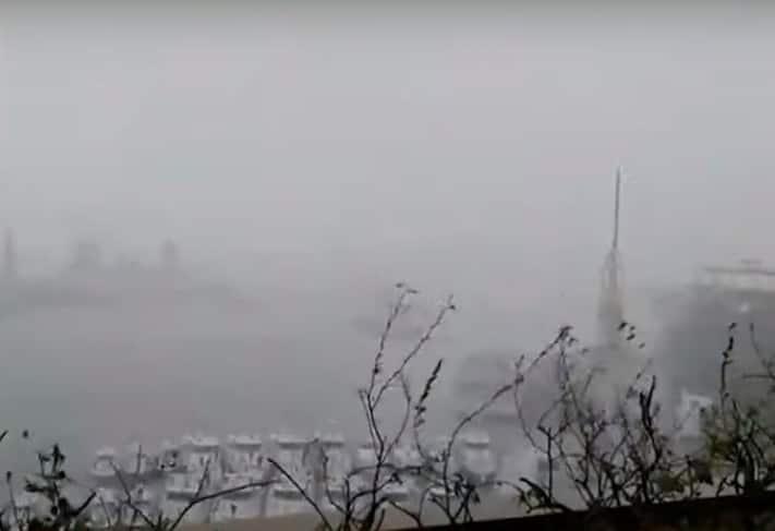 Cyclone Tauktae: 146 rescued from Barge P305 off Bombay High area, ops to continue ANN Cyclone Tauktae: ताउते तूफान के बाद मुंबई में डूबा 'बार्ज P305' जहाज, 171 लोगों की जानकारी उपलब्ध नहीं, 146 को बचाया गया