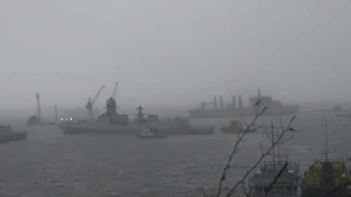 Barge P305 ship sunk in Mumbai after Cyclone Tauktae storm 171 people not available 146 rescued Cyclone Tauktae:  ঘূর্ণিঝড় তওতের ধাক্কায় মুম্বই উপকূলে ডুবল বার্জ, উদ্ধার ১৪৬ জন, নিখোঁজ ১২৭