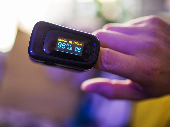 Pulse Oximeter:  க்வாரண்டைனா? பல்ஸ் ஆக்ஸிமீட்டர் பயன்படுத்துவதற்கான ஸ்டெப் பை ஸ்டெப் வழிமுறைகள் இதோ..