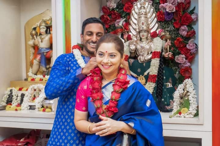 सोनालीच्या विवाह सोहळ्याची माहिती मिळाल्यानंतर चाहते तिच्यावर शुभेच्छांचा वर्षाव करत आहेत.